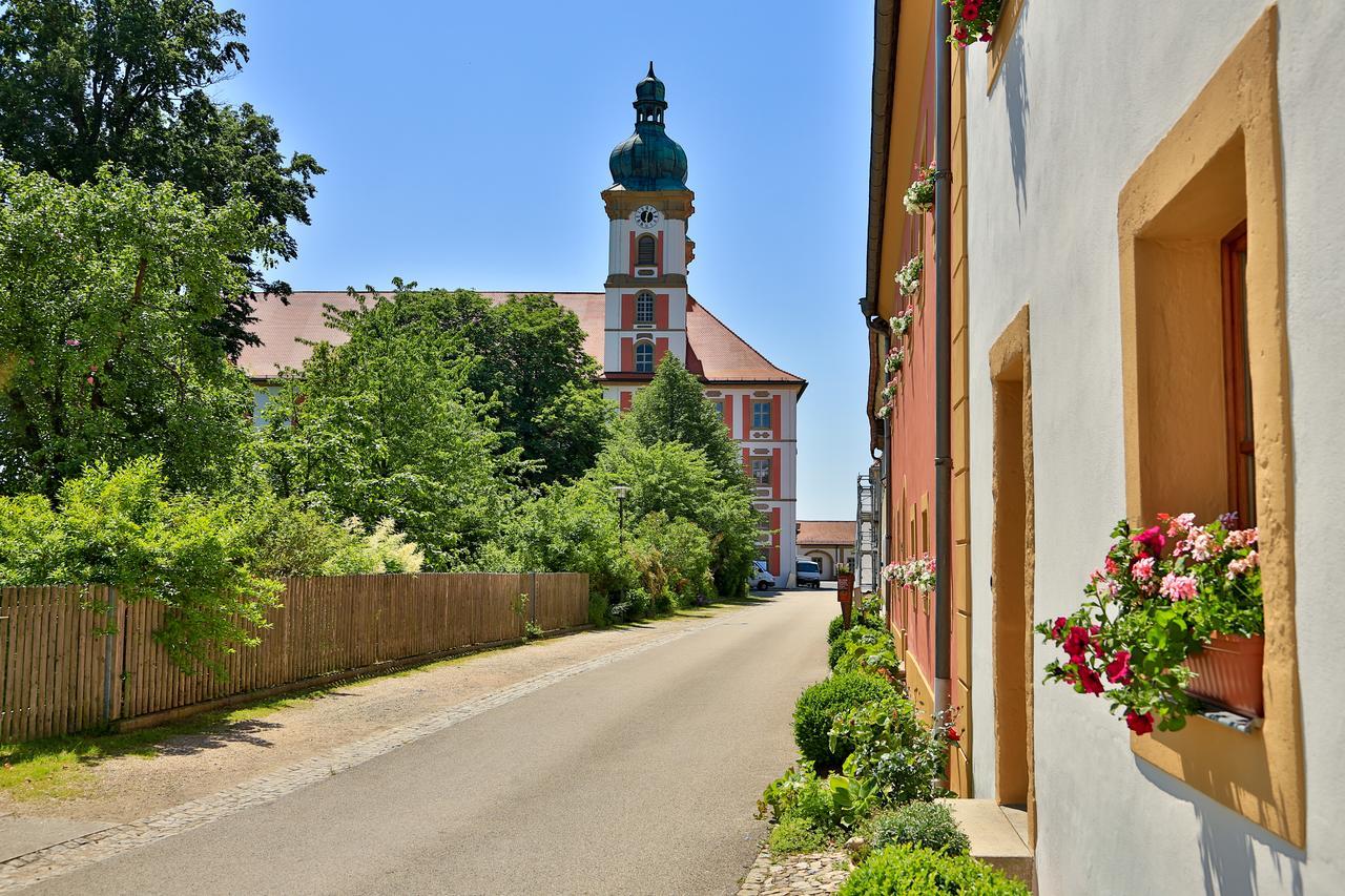 Hotel Kloster-Gasthof Speinshart เอเชนบาคอินแดร์โอเบอร์พฟัลซ์ ภายนอก รูปภาพ